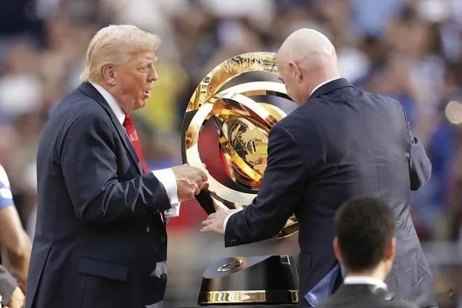 门票嫌贵的不只你一个，特朗普都说不买了——这届世界杯到底给谁办的？
 
距离美加
