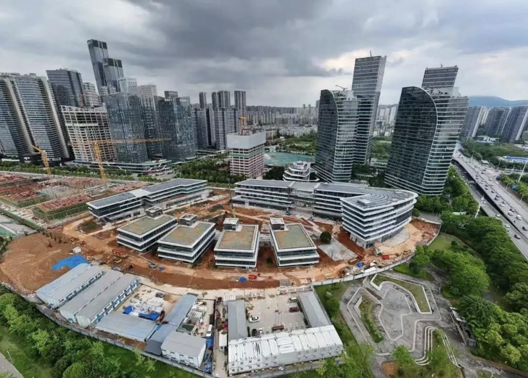 五一假期，湘江西岸的建设热潮未曾停歇。作为湖南省唯一的省级基金小镇、湘江新区打造
