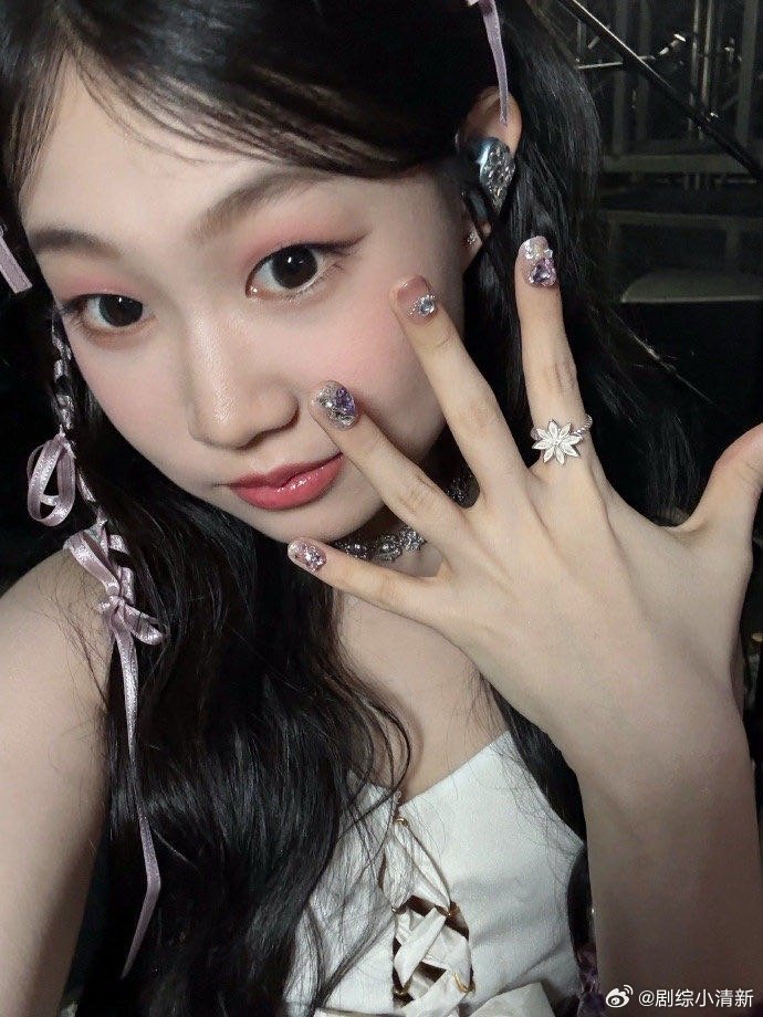 沈佳润给粉丝写的信 她写这封信的时候应该想了很久吧，字里行间都是对粉丝的在意。不