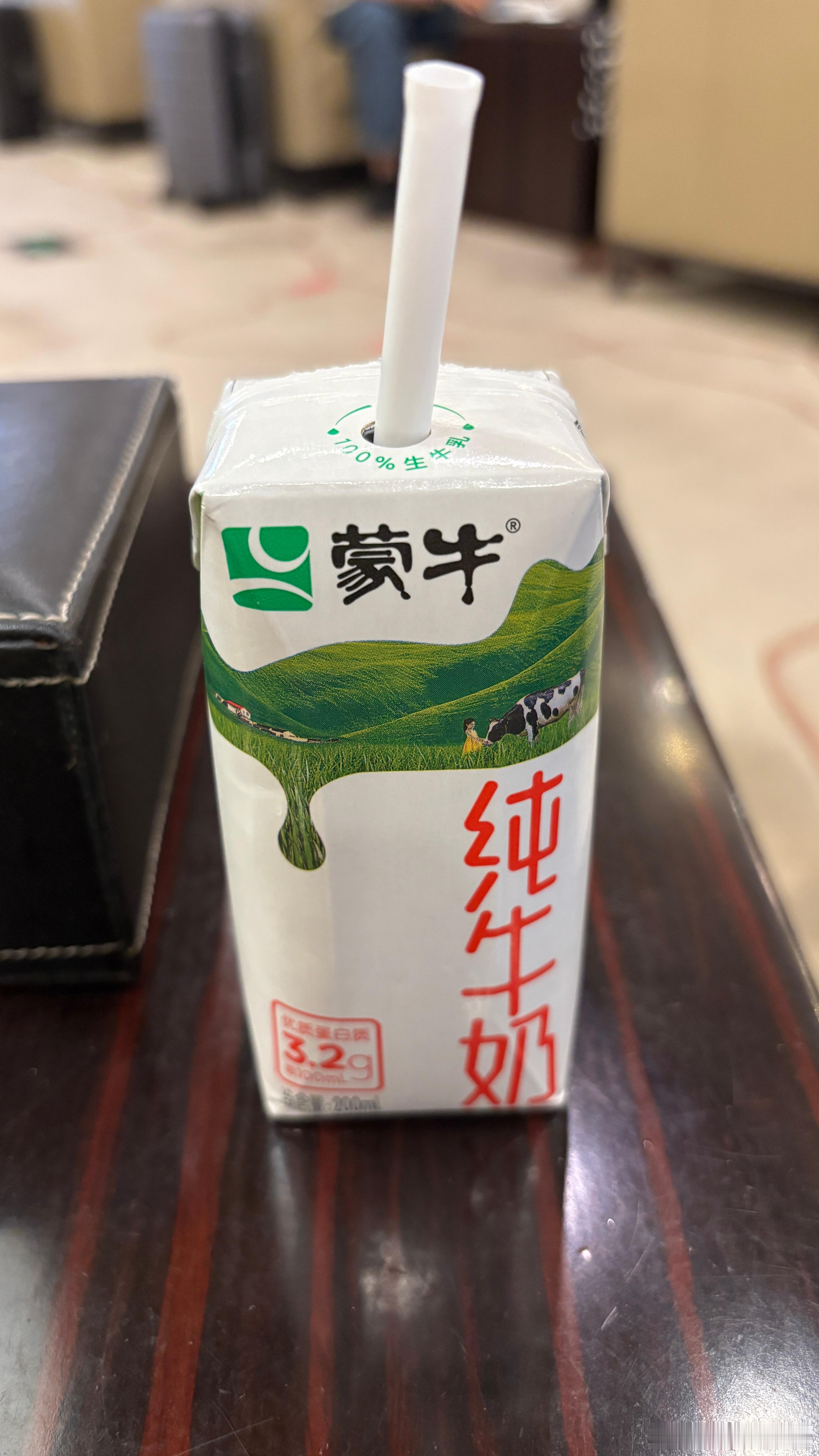 奇怪哦，为什么在西安喝的这种基础款蒙牛纯牛奶，比广州的感觉要好喝一点？因为产地奶