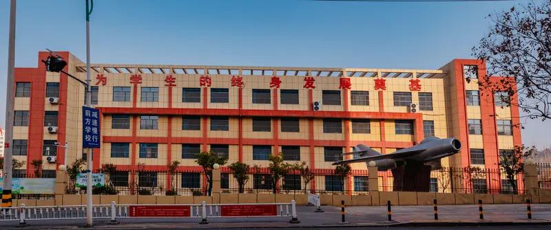 民办学校招生，也要大力发扬“四千精神”
 
民办学校无财政兜底、完全依靠生源生存