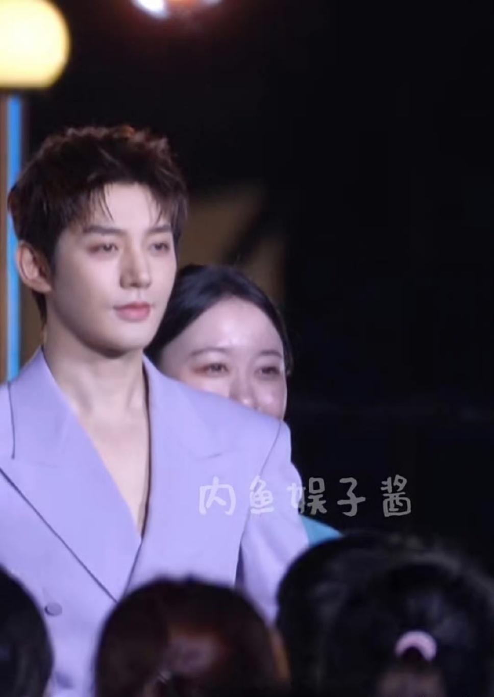 邓为央视五四晚会录制现场，建议邓为以后就这么营业，只看脸还不错！看看邓为生图状态