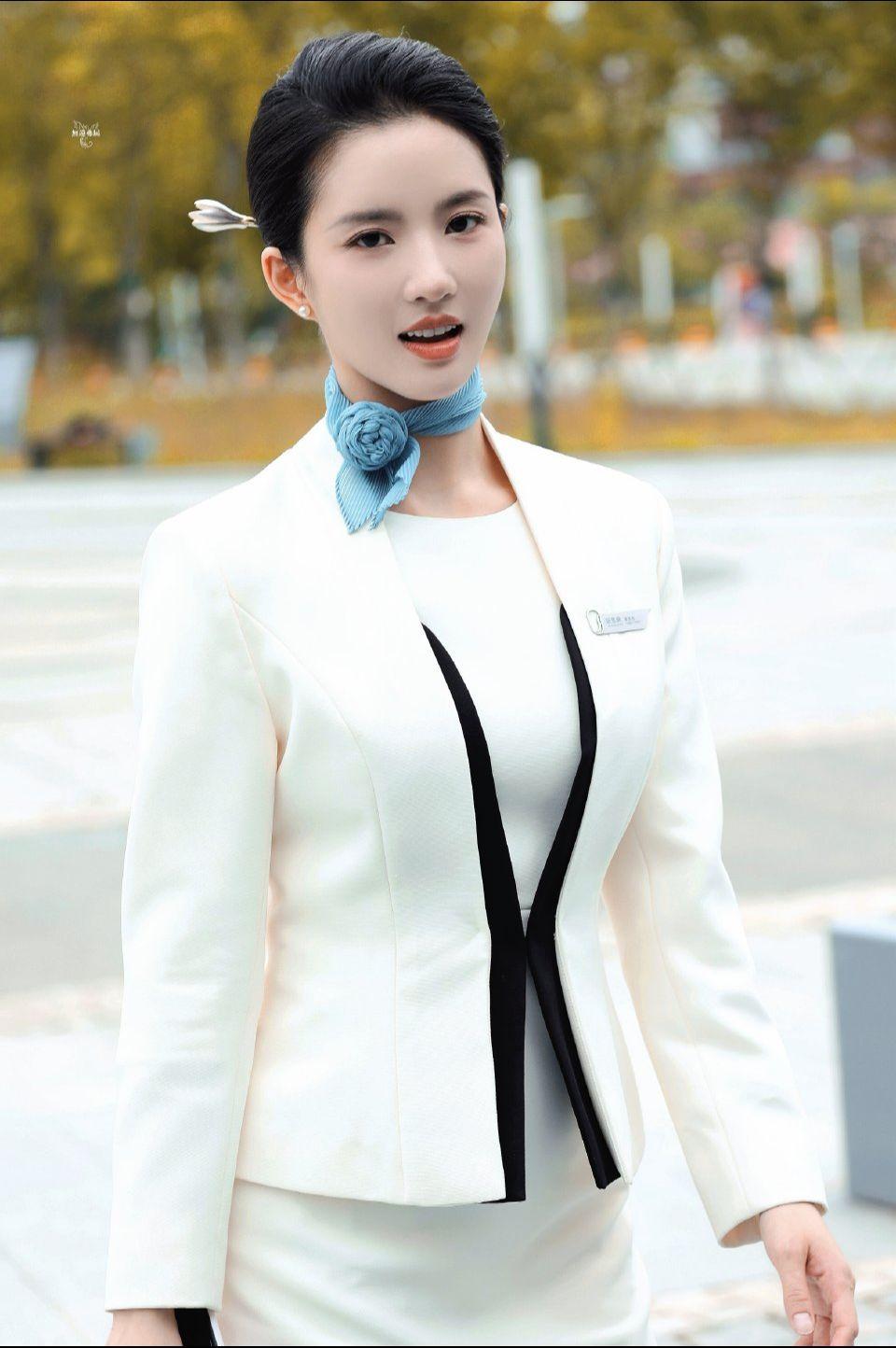 刘些宁可以放学开飞机接俺吗？