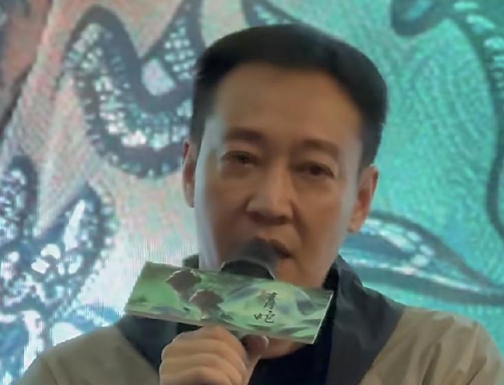 辛柏青在话剧《青蛇》见面会现场被问：朱媛媛老师已经离开我们一年多了，你还会想起她