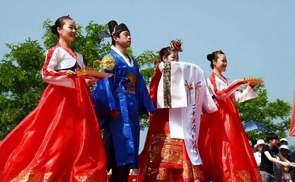 高压下的朝鲜百姓生活的怎样。没有自由，是把公民作为国家和社会的主人应享受的权利和