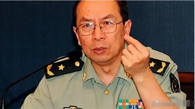 “你们中国人不守信用，白纸黑字签了永久割让香港，如今却要收回！”2000年，英国