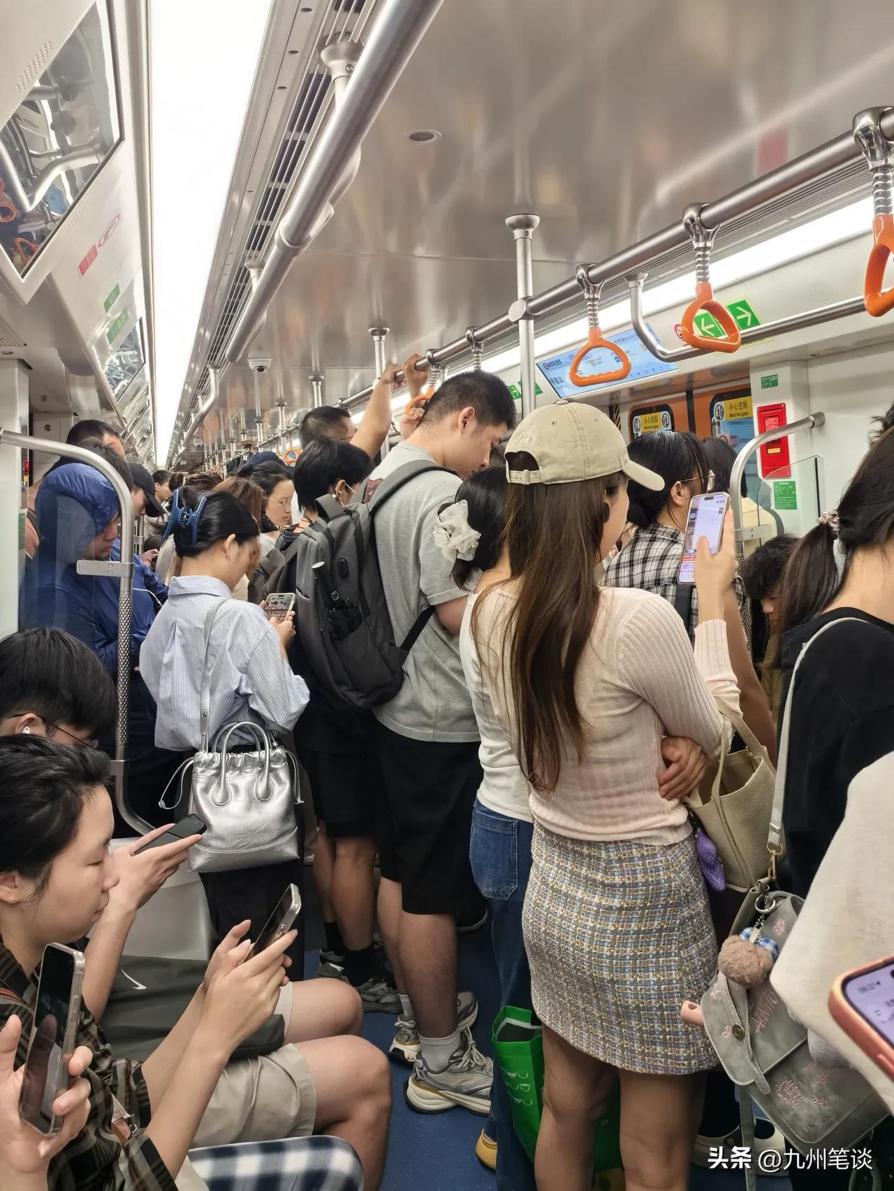 没有编制的外包老师——只能称为“课时服务人员”（简称服务员）？
很多人观念还是停