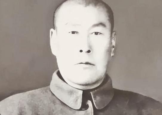 1938年，一游击队长妻女被日寇抓走，他索性绑了敌人的妻子准备换人，游击队长觉得