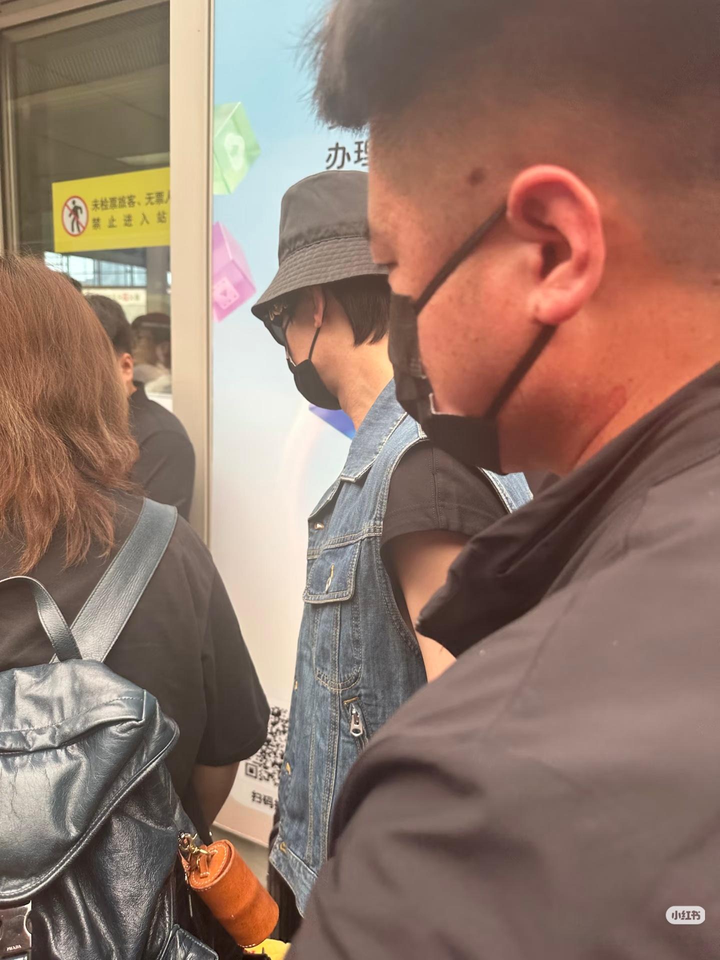 oi这膀子！私下没少锻炼吧梨梨就这样偷偷卷自己 给🥜惊喜 