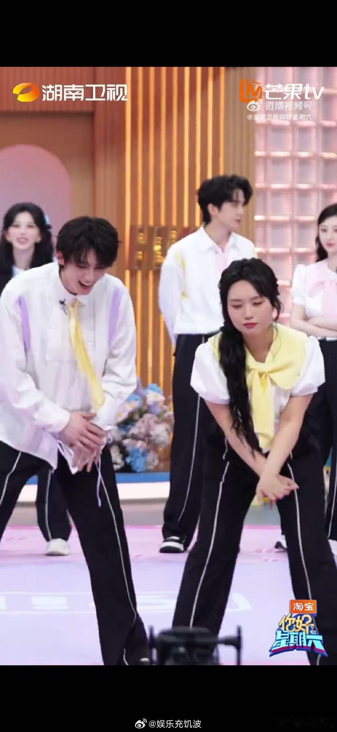 李雪琴赖伟明姐弟双人舞好反差你好星期六少见的正经舞台！李雪琴赖伟明双人舞又酷又飒