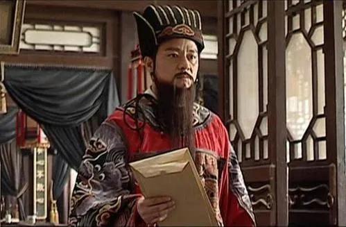 张居正联合冯保将高拱赶下了台，顺利的坐上了内阁首辅的位置，此时，摆在他面前的有两