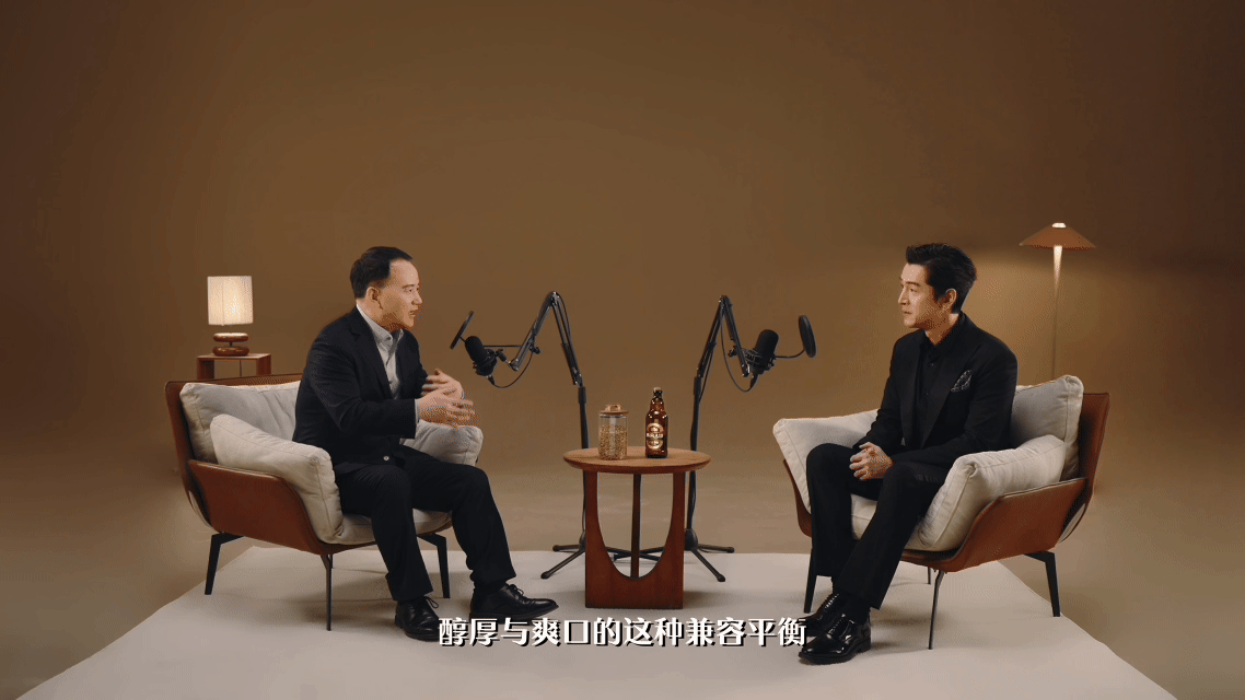 胡歌耿超解码中国人自己的高端拉格 胡歌和品牌高管耿超这场对谈，讲的是一杯酒，也是