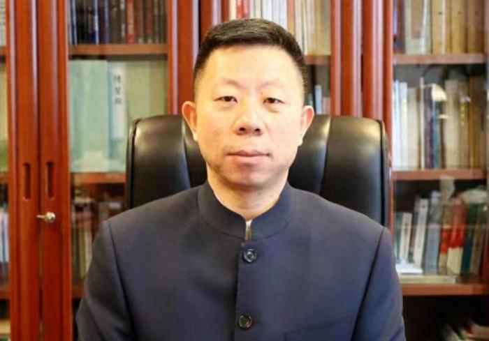 特奥多罗的恶劣言论遭到中方怒怼。中国驻菲使馆发言人季凌鹏26日直接回怼：特奥多罗