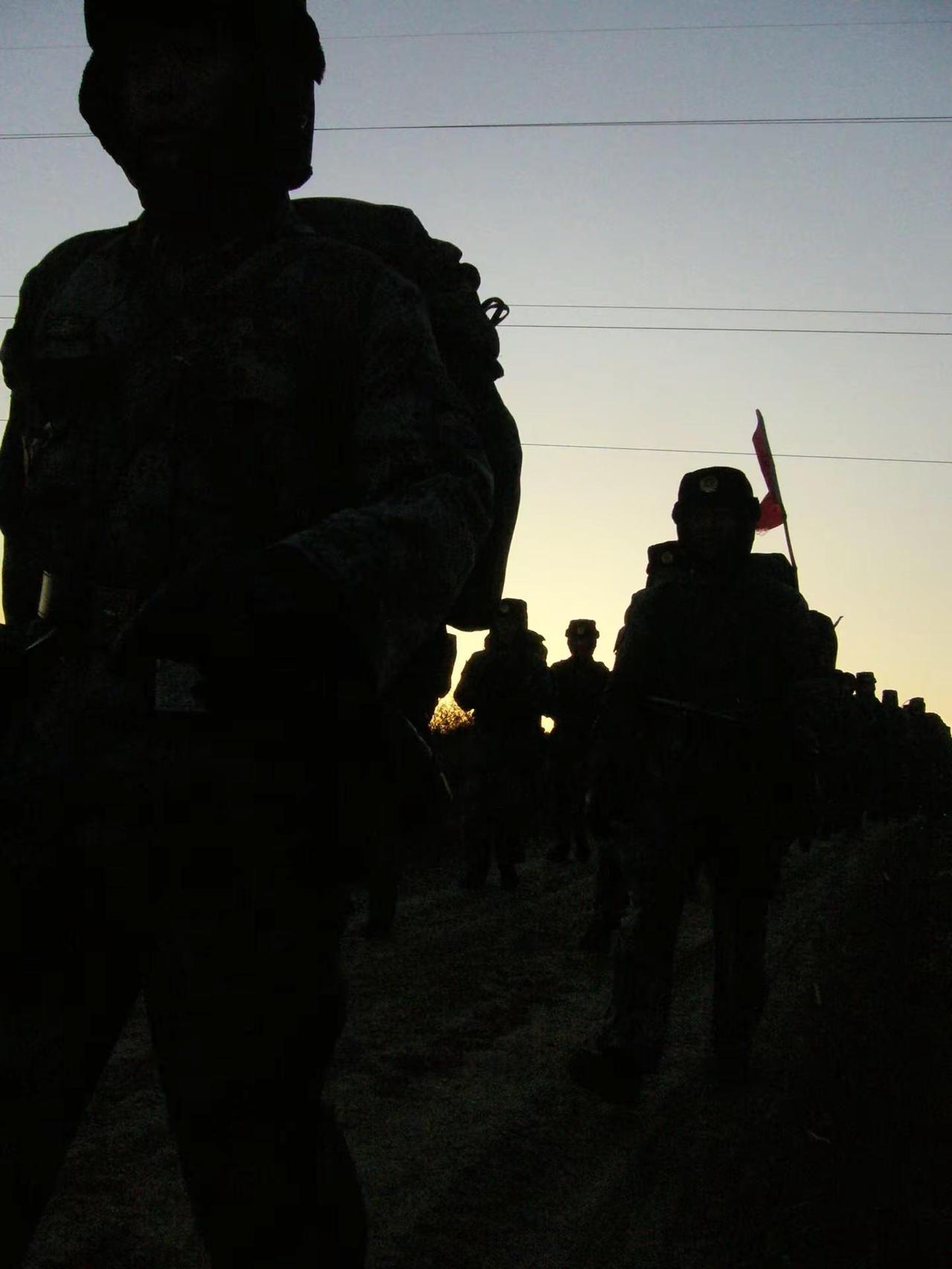 新安龙潭大峡谷的路上，难忘的崩溃经历。无悔青春 迷彩 青春有很多样子 军旅生活