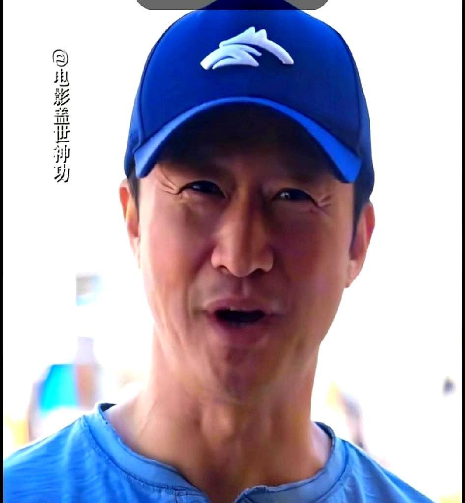 一句话，吴京要拍3亿戚继光？假的。
 
横店那艘大船是郑和旧景，剧组拍完就扔那儿