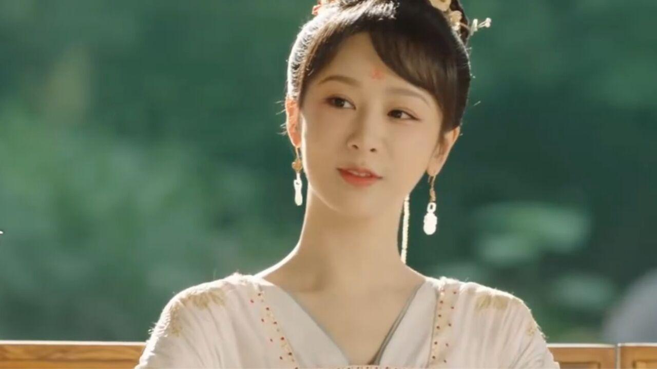 随着《长相思2》的收官，一部让人纠结的情感大戏终于落幕。
而杨紫，也在随后发长文