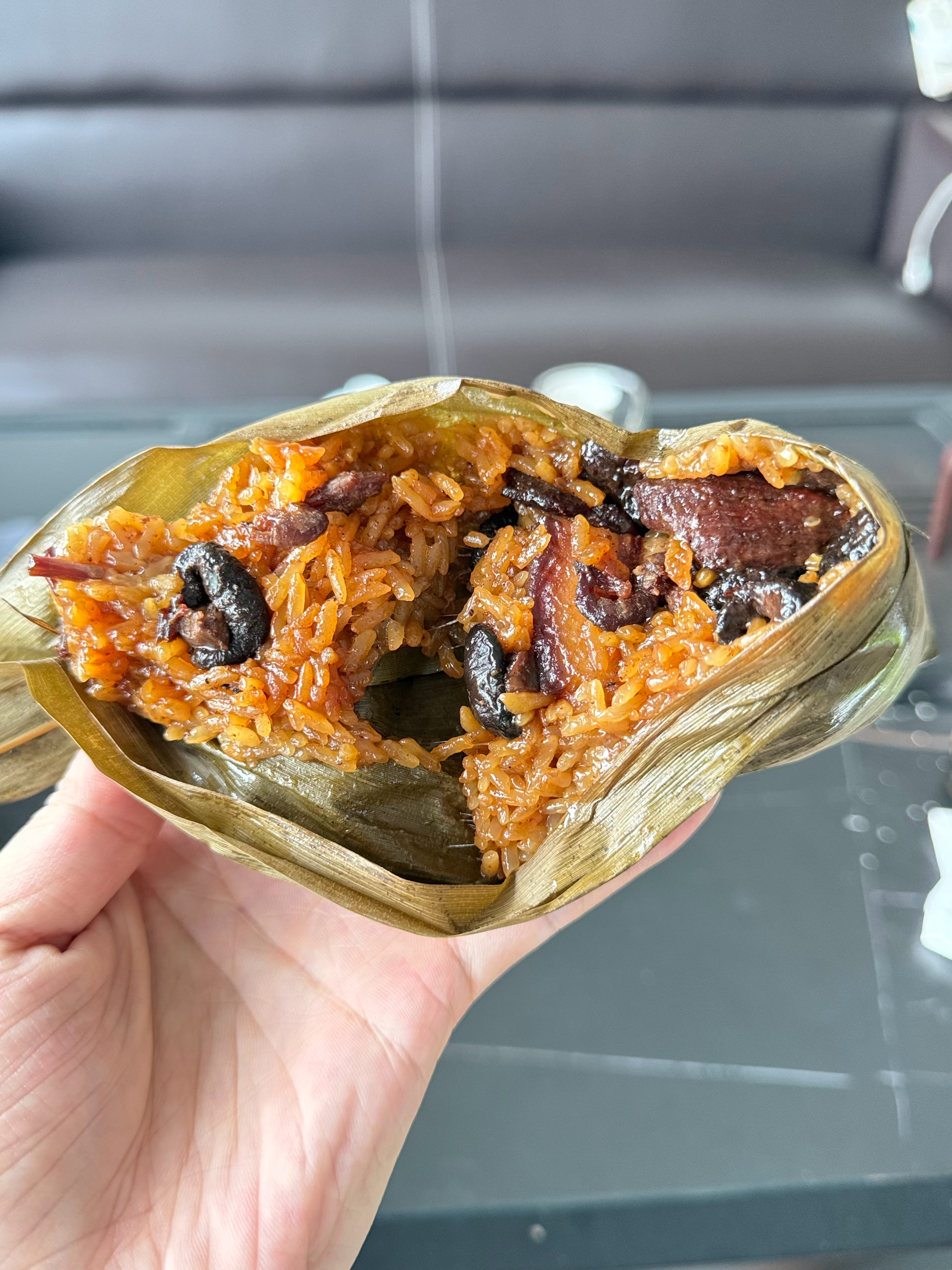 你们晚上吃什么？家里自己包的肉粽子就是好吃😋 