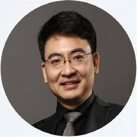 晓艳老师不语只是在一旁煮鸡汤 何凯文曾评价刘晓艳讲英语是祸害人 听过何凯文几节课