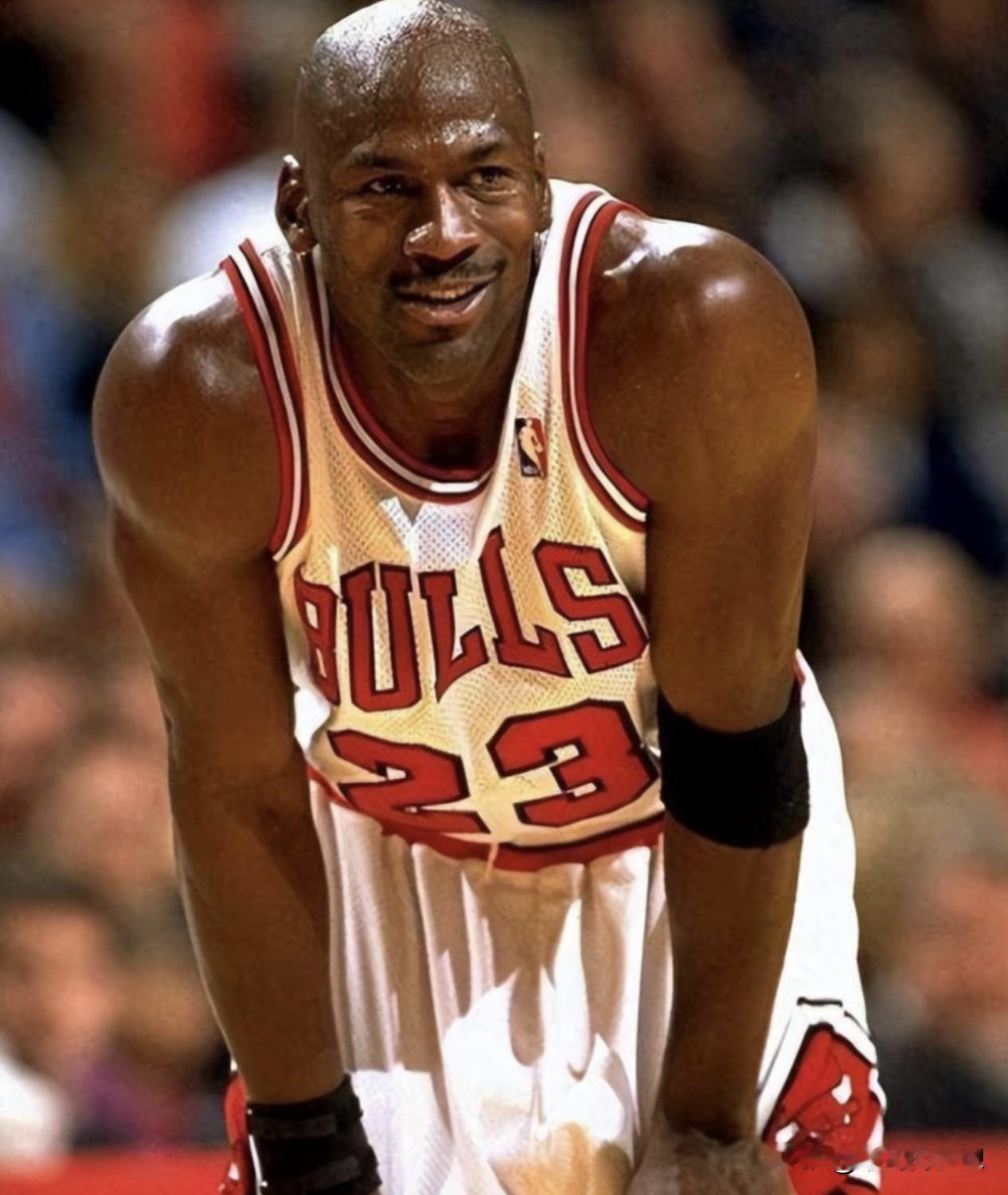 NBA历史生涯至少6次打进总决赛的巨星！这才是真正的超巨吧？

12 次

比尔