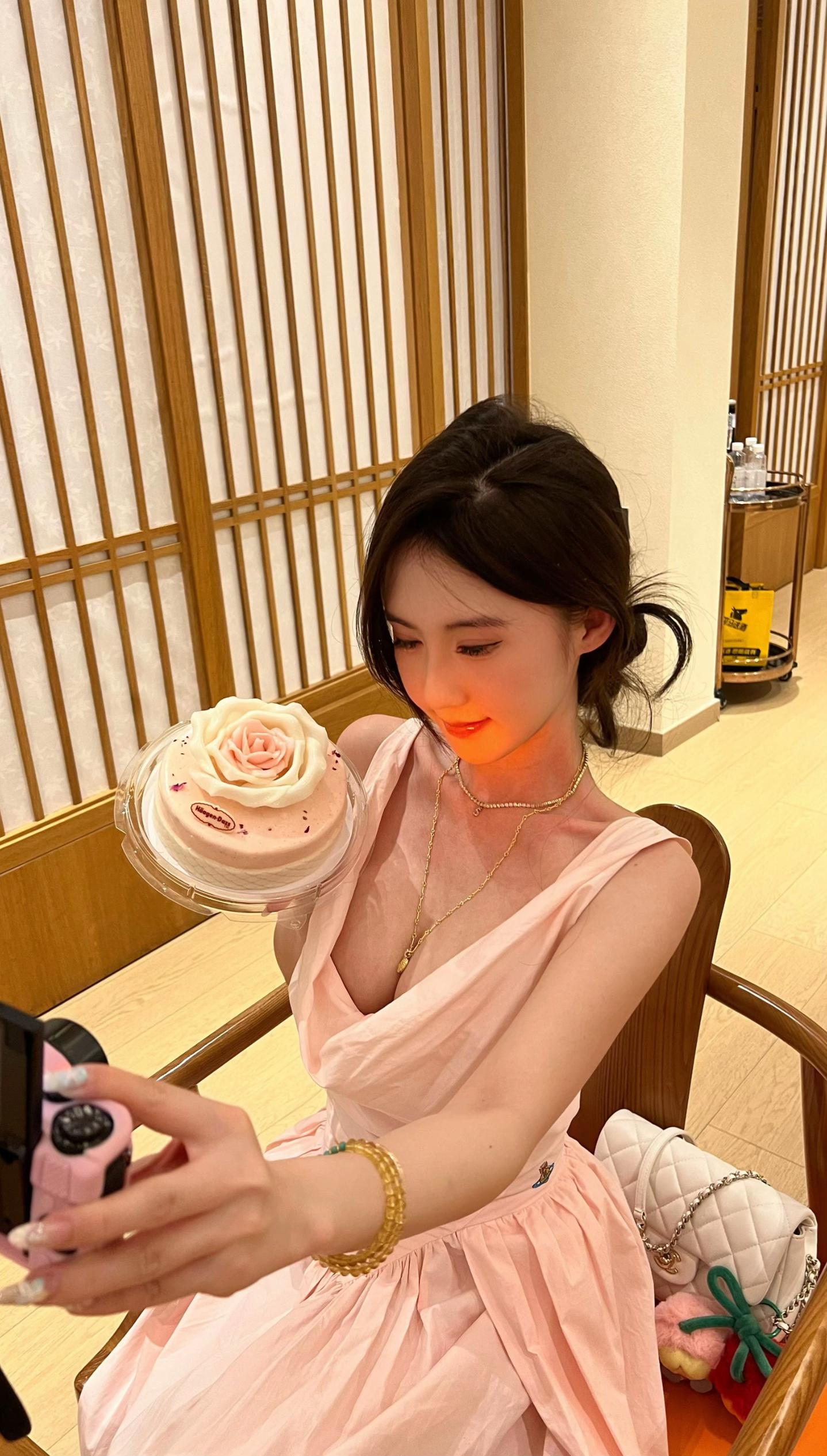 一年生日穿得比一年嫩🎂