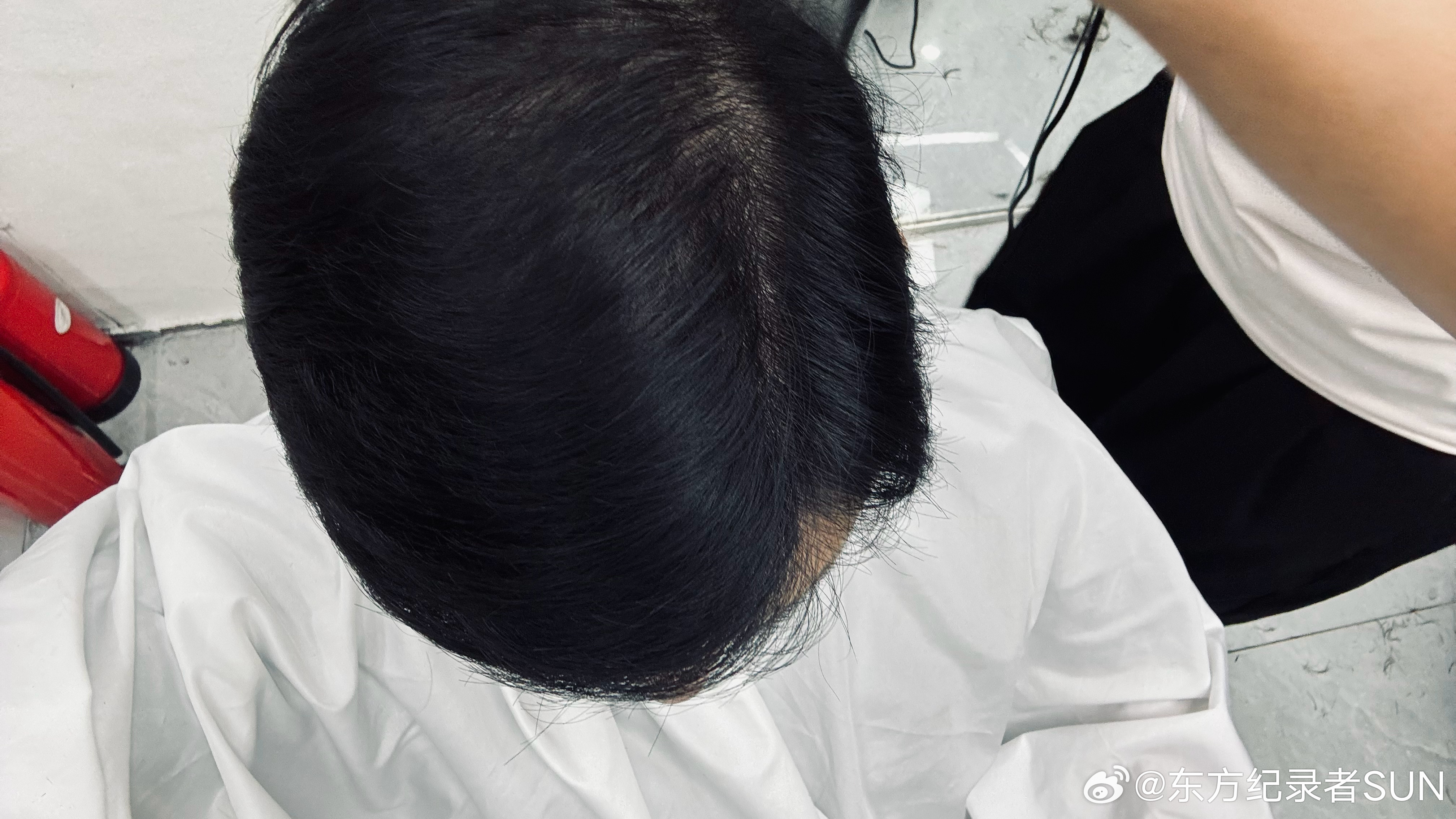 活到这把年纪，我也算看明白了。不去羡慕别人家有钱有势，不纠结过去的烦心事，咱就是