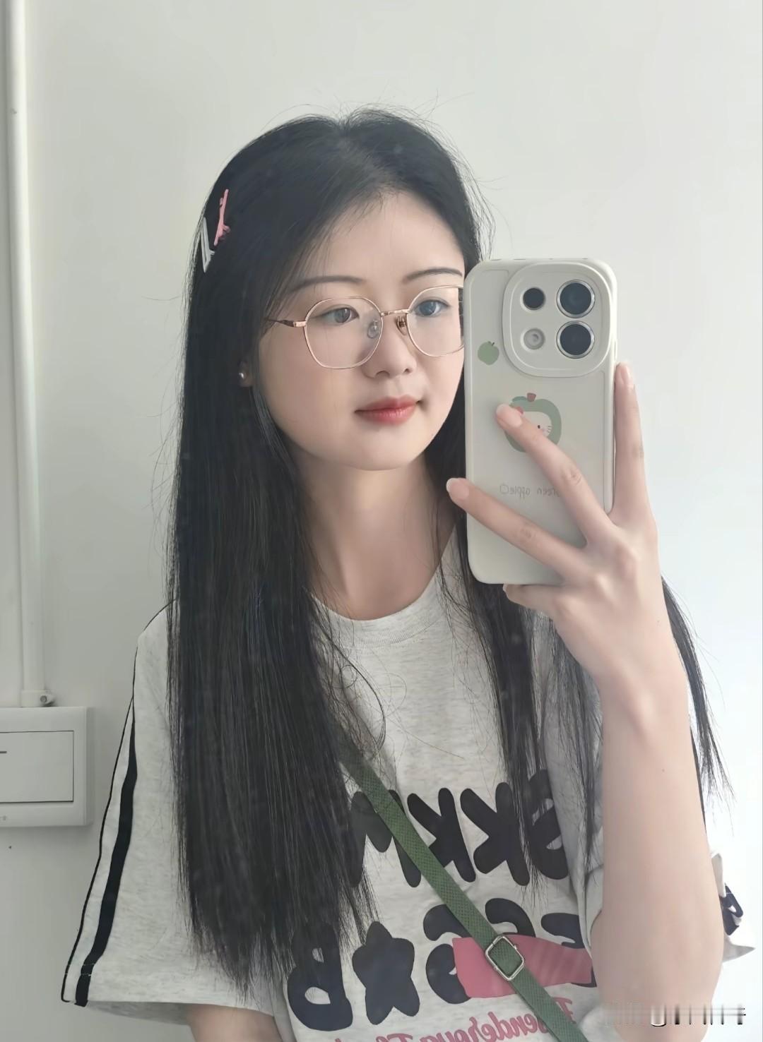 你最幸福的是什么事这是我的妈妈。我最幸福的事就是跪在她面前给她磕头敬茶，心甘情愿