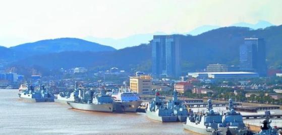 美国最头疼的不是我们的055大驱，也不是刚刚试飞的六代机，而是中国隐藏的巨大战争