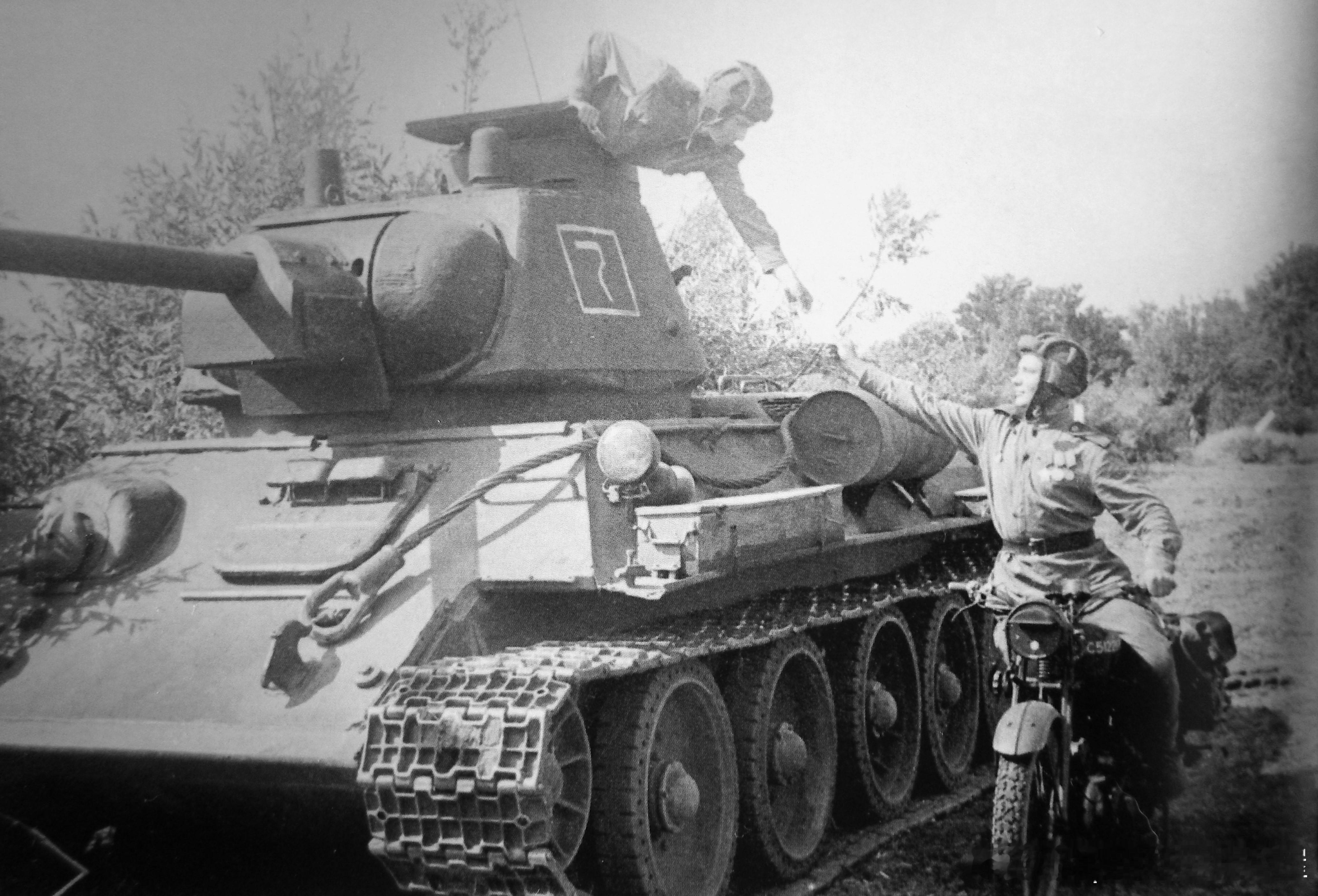 1944年8月乌克兰第3方面军近卫机械化第4军近卫机械化第13旅近卫坦克第38团