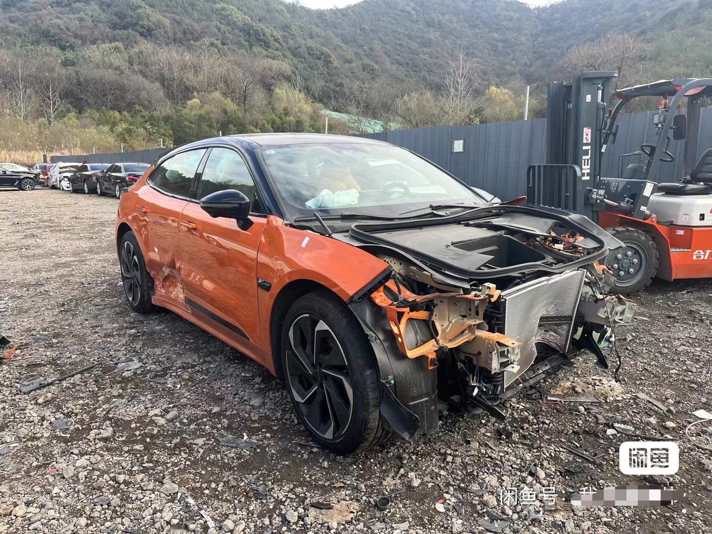 极氪001这新能源汽车撞成这样，电池都没事，现在新能源汽车锂电池质量真不错。这个