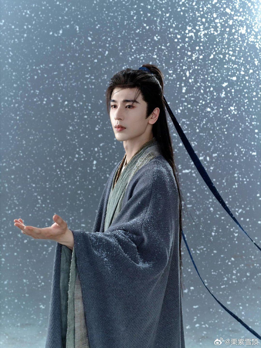 张凌赫的花语是手慢无手慢无的花语太精准！谢征这极品盲盒谁不想抢！这完全就是在冰天