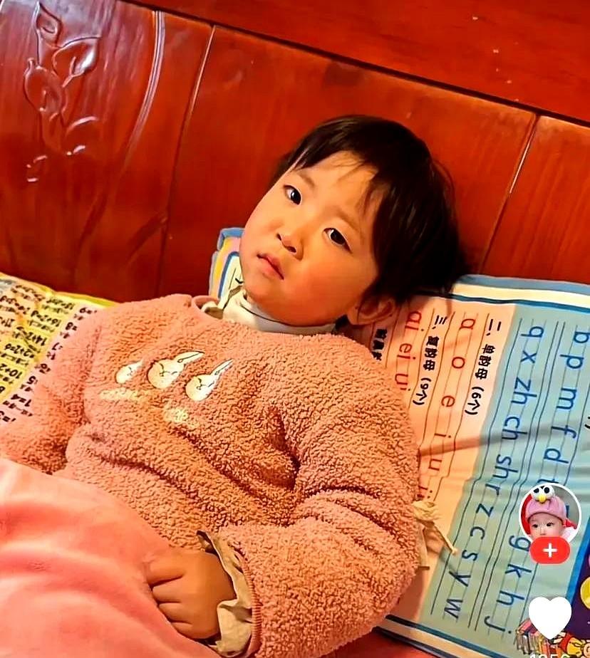 小满儿孩子，你好！
这孩子在视频里，张口就把妈妈说成“近则老虎，退则肥猪”，还当