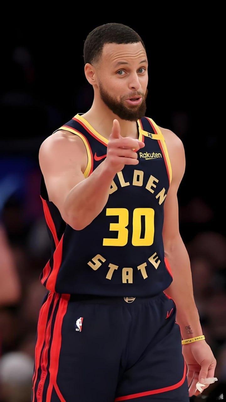 圣诞大战前瞻：勇士迎战独行侠库里送祝福，科尔力挺格林，胜负关键浮出水面北京时间1