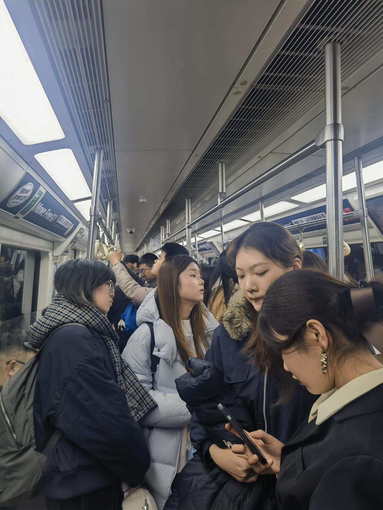 分享你随手拍的风景快讯！西安地铁客流量之王二号线2026.1.1日下午17：30