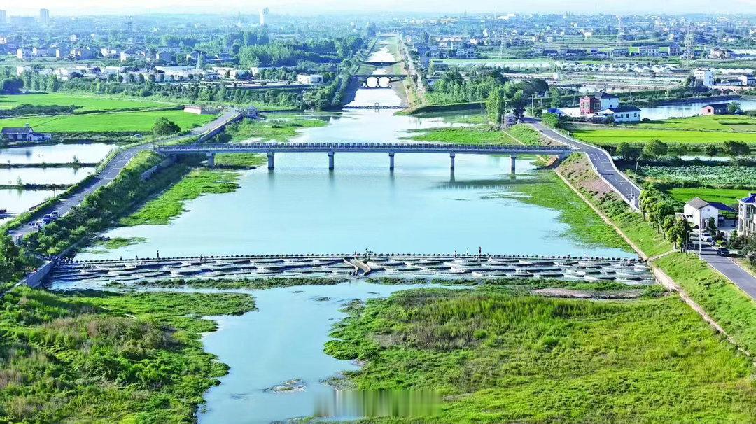 519中国旅游日相约游湖北 5月的玛瑙河畔，水清岸绿，白鹭成群。这条蜿蜒的“玉带