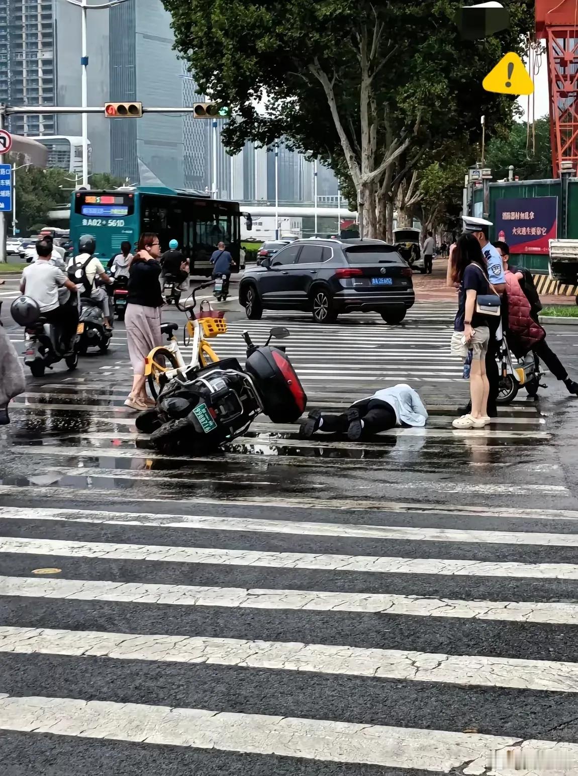 头没破，人没了​第二天狂吐，七天后脑死亡，他才24岁。​家人们，真的别不当回事！