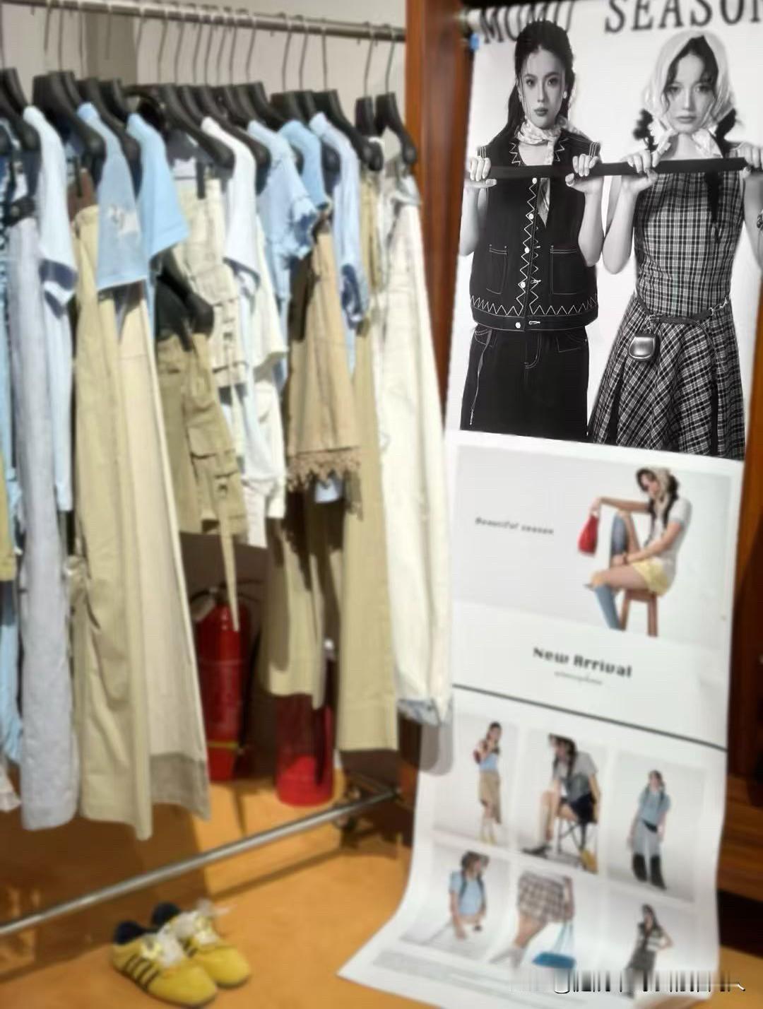 我现在真的越来越不喜欢去大商场买衣服了，尤其是那种装修得很高大上的店。

一个很