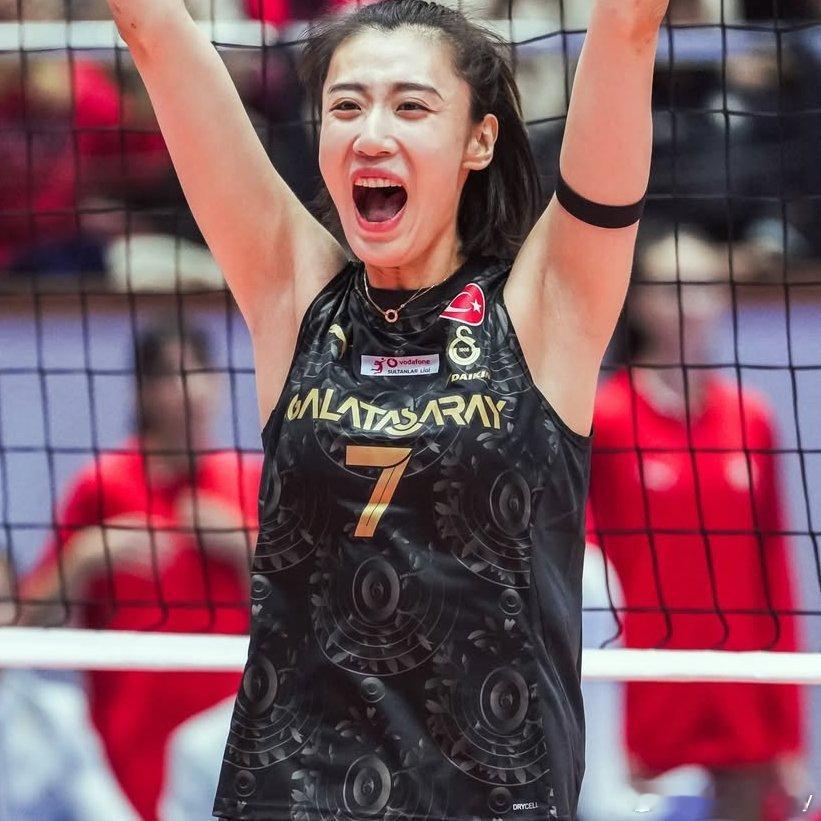 王媛媛谈在新球队的印象：到目前为止，我的队友们和教练们在帮助我适应这里方面给予了