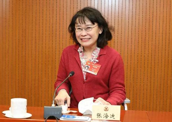 [太阳]张海迪是个谜！1955年出生，身患多种疾病，如今却面色红润精神焕发，甚至