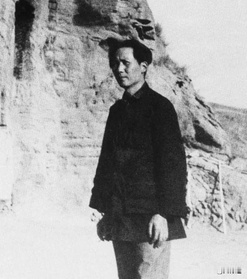 毛主席虽然不信佛，却似乎始终有神灵保佑，一辈子戎马生涯，出生入死，运筹帷幄，指点