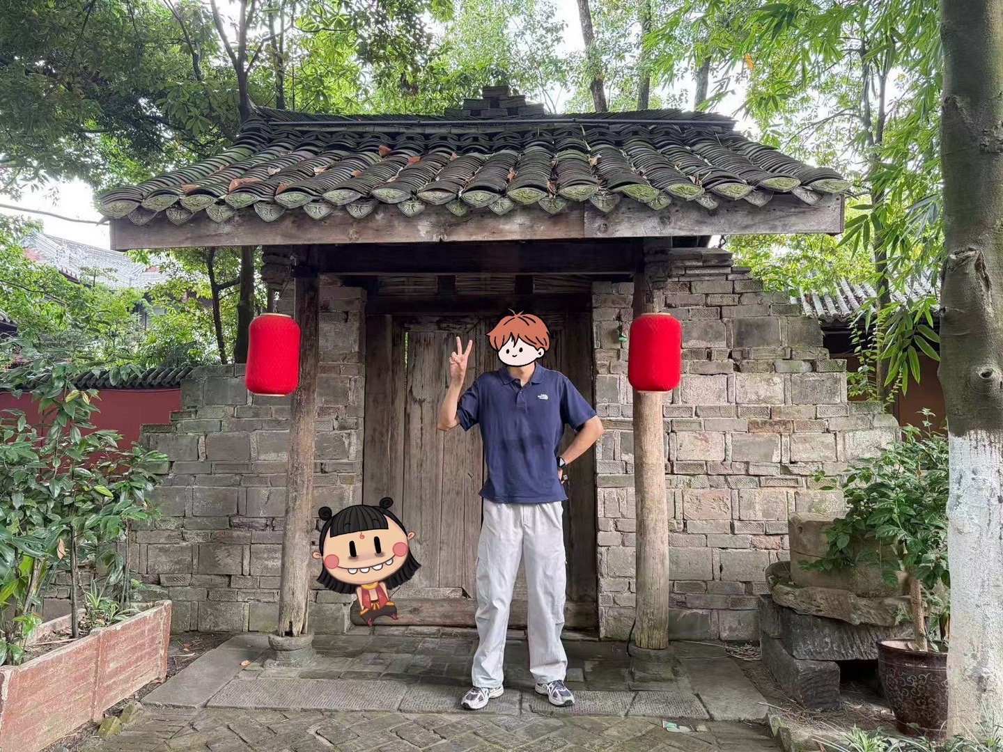 我比门和门框高… 