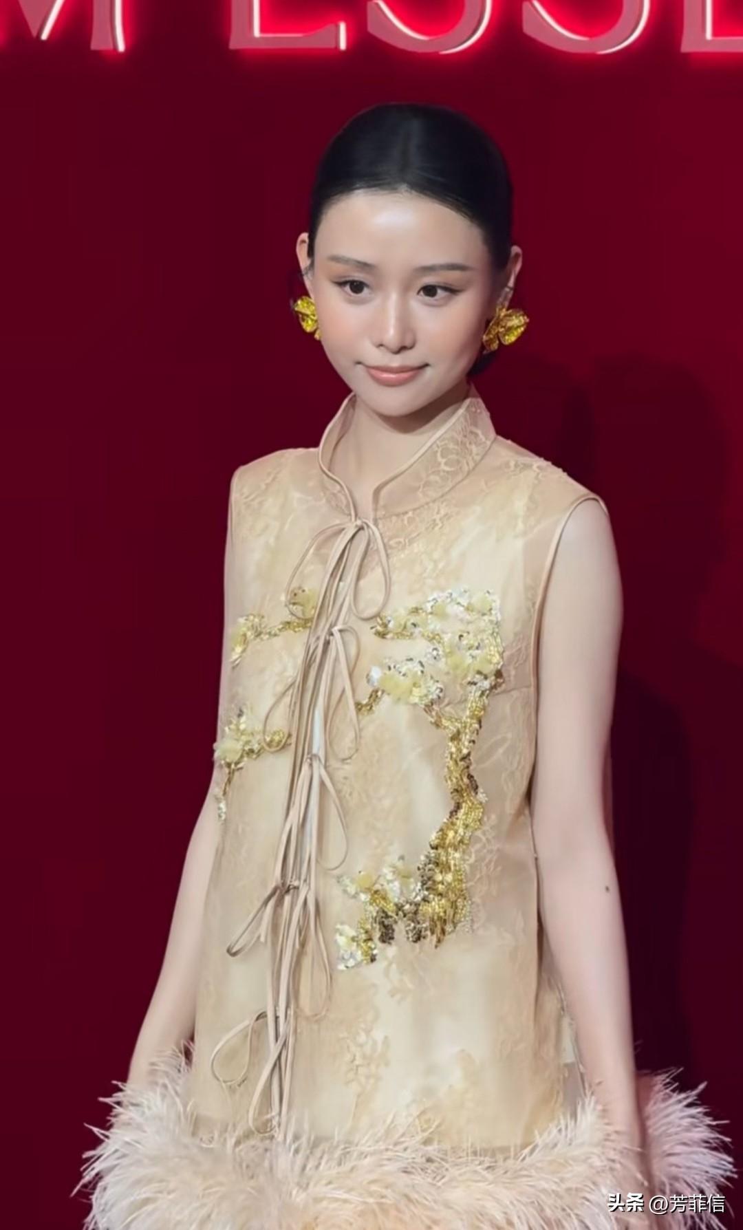 王晓慧出道以来的首个时尚活动，曾经有容貌焦虑的她，看着可还撑住了？
10月26号
