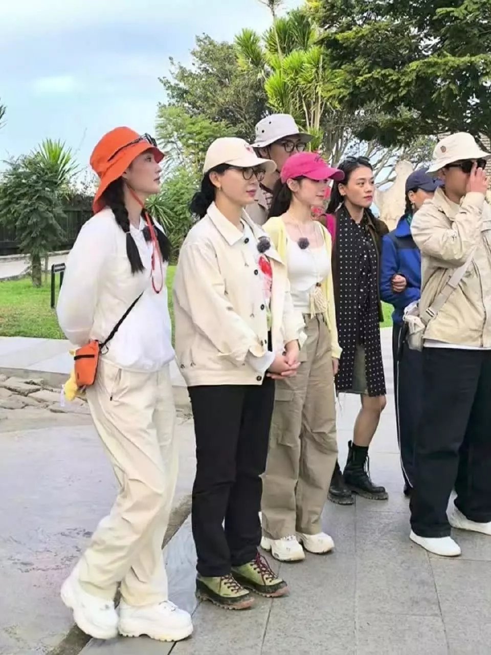 她们俩果然最熟已经挎上了哈哈哈，好奇马思纯会叫那英什么😝 ​​​