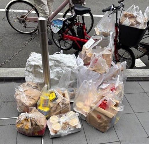 日本麦当劳乱象 咋一看这个标题有点吃惊，以前在日本也吃过麦当劳，怎么就乱象了……