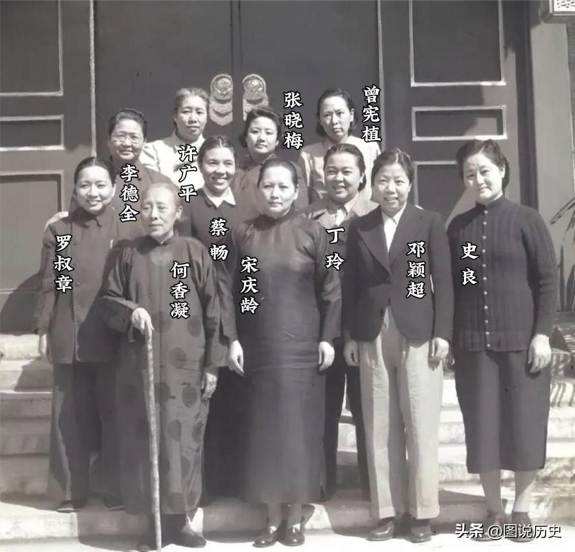 这张1949年9月的合影，是新中国第一届政协女代表的珍贵留影！

照片里的每一位