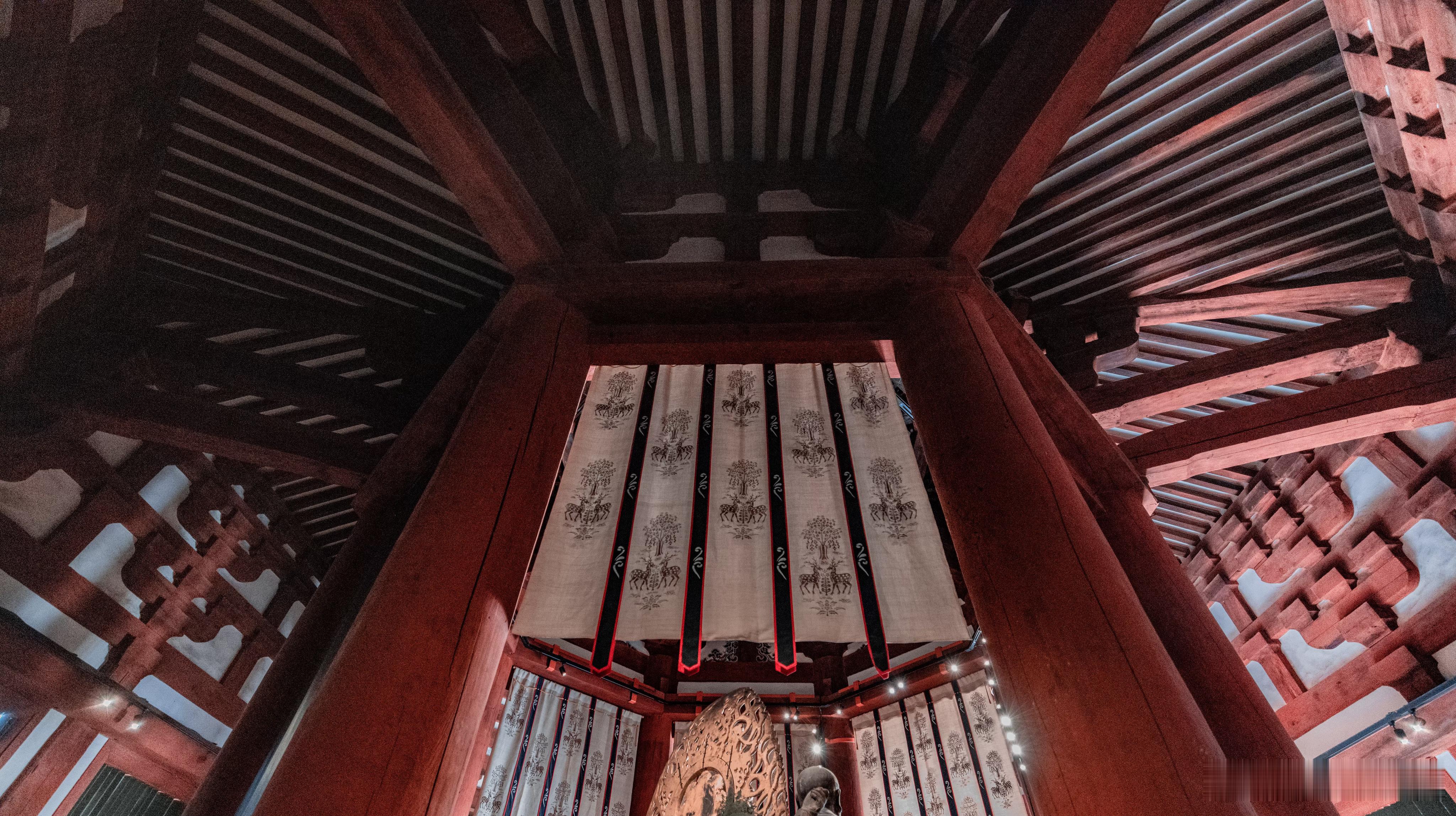 兴福寺北圆堂（镰仓前期）北圆堂为南都烧讨后重建的八角圆堂，为兴福寺寺域现存最古老