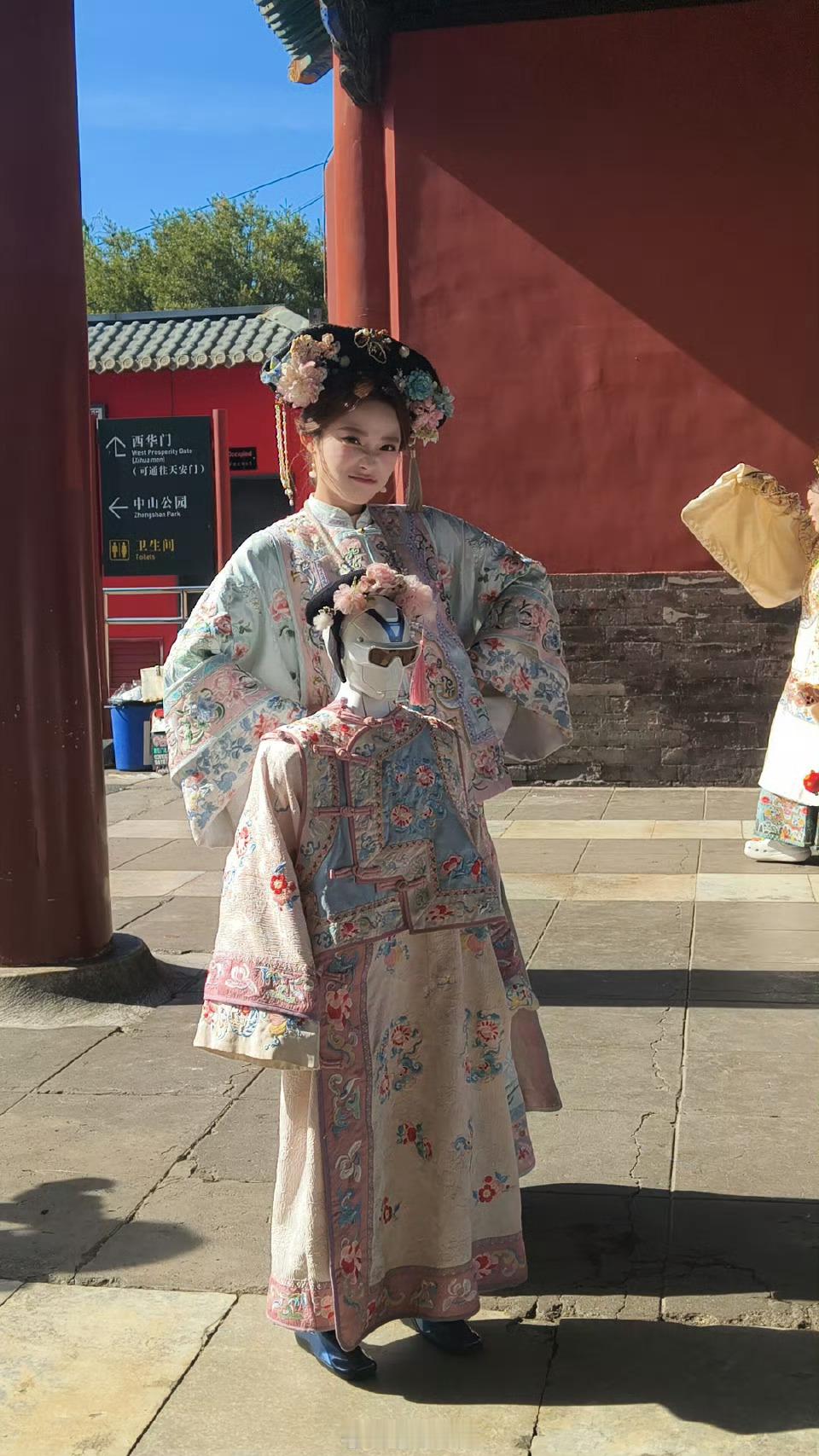 给大家介绍一下我的两位妹妹