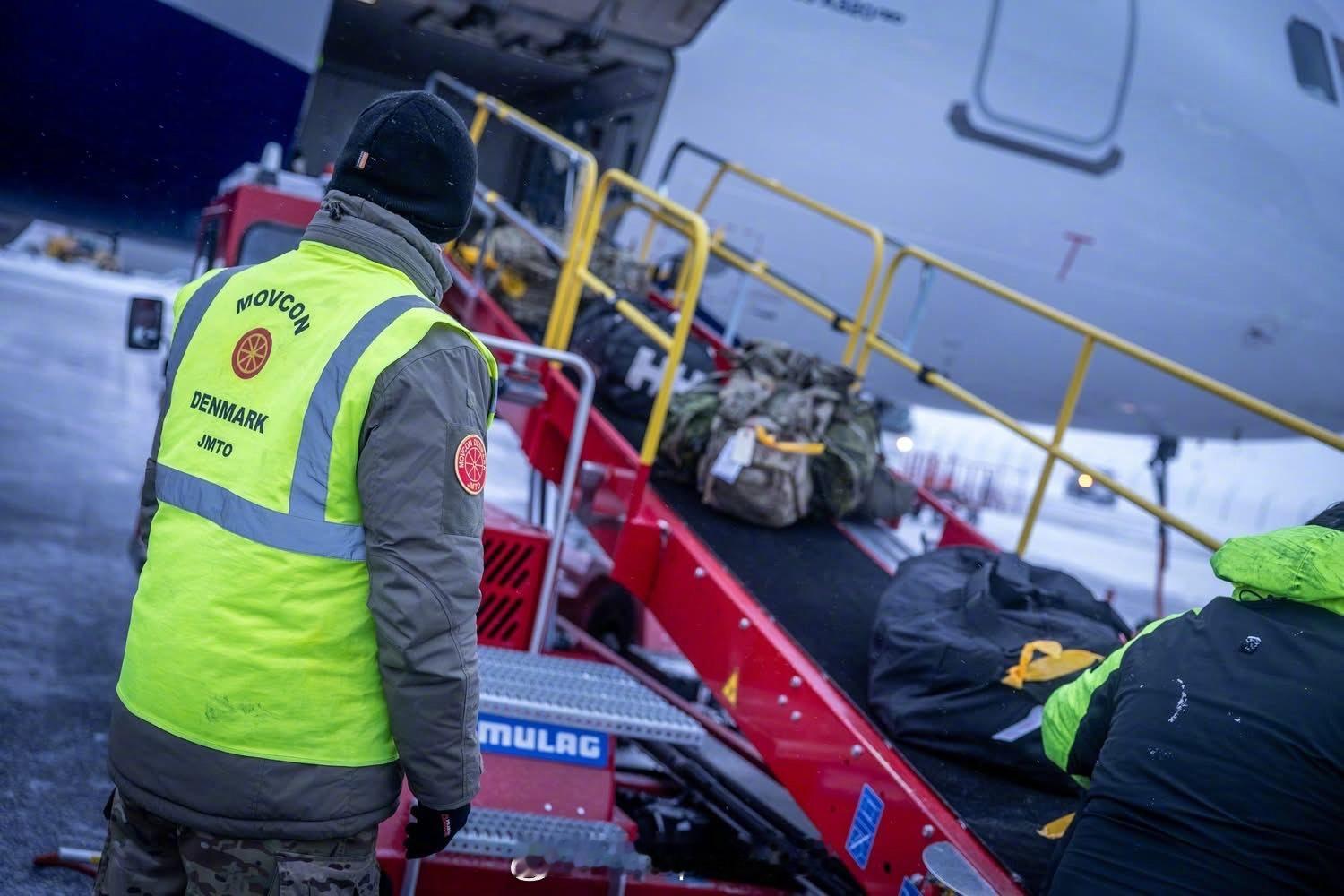 烽火问鼎计划 丹麦军方表示：“今天，又有更多的士兵和装备抵达格陵兰岛。”在这里，