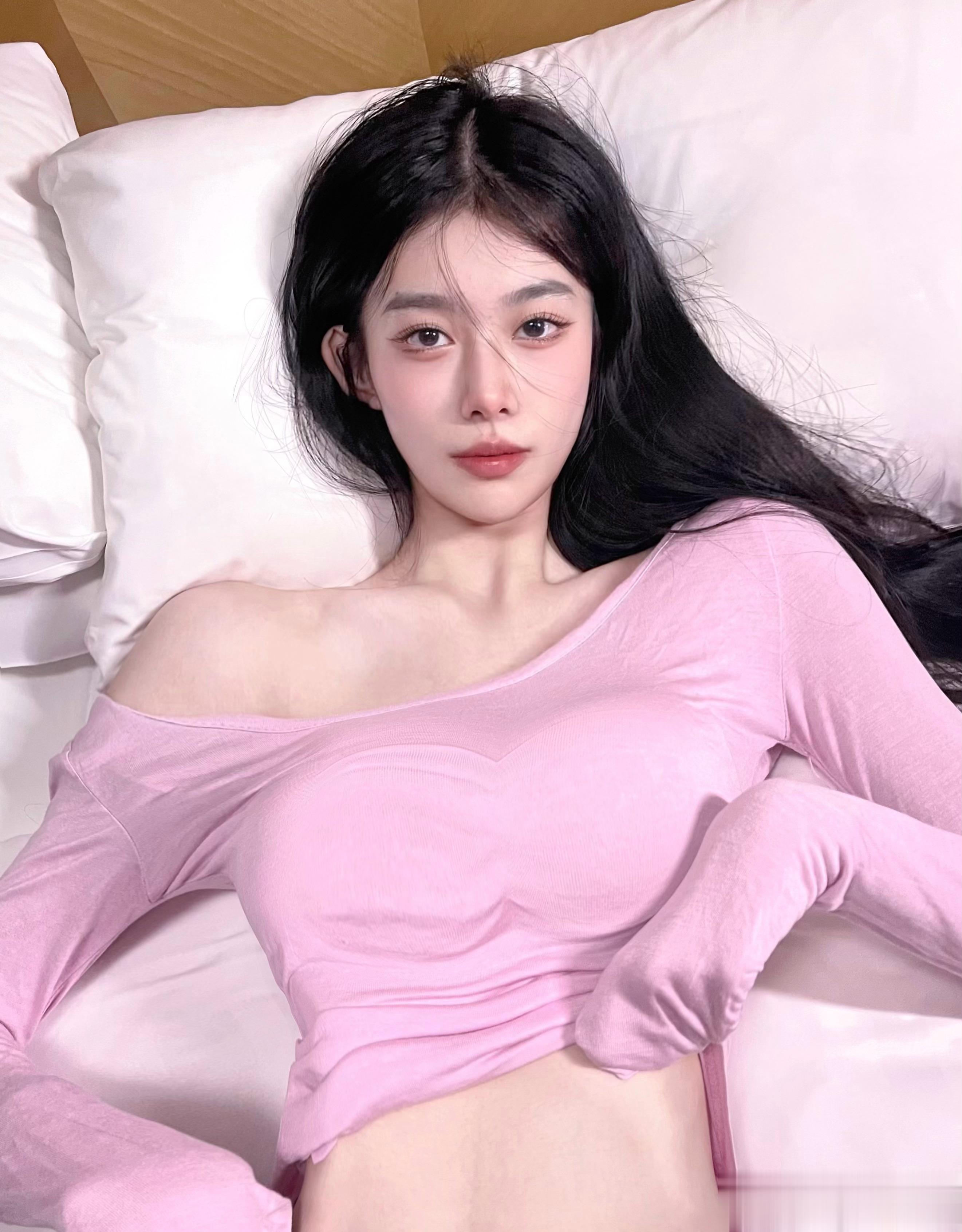 𝓘’𝓶 𝓱𝓮𝓻𝓮 𝓯𝓸𝓻 𝔂𝓸𝓾💗 ​​​