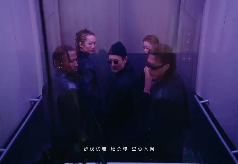 新歌《优雅》MV今日上线，简直就是一部科幻短片的既视感！在这支充满想象力的MV中