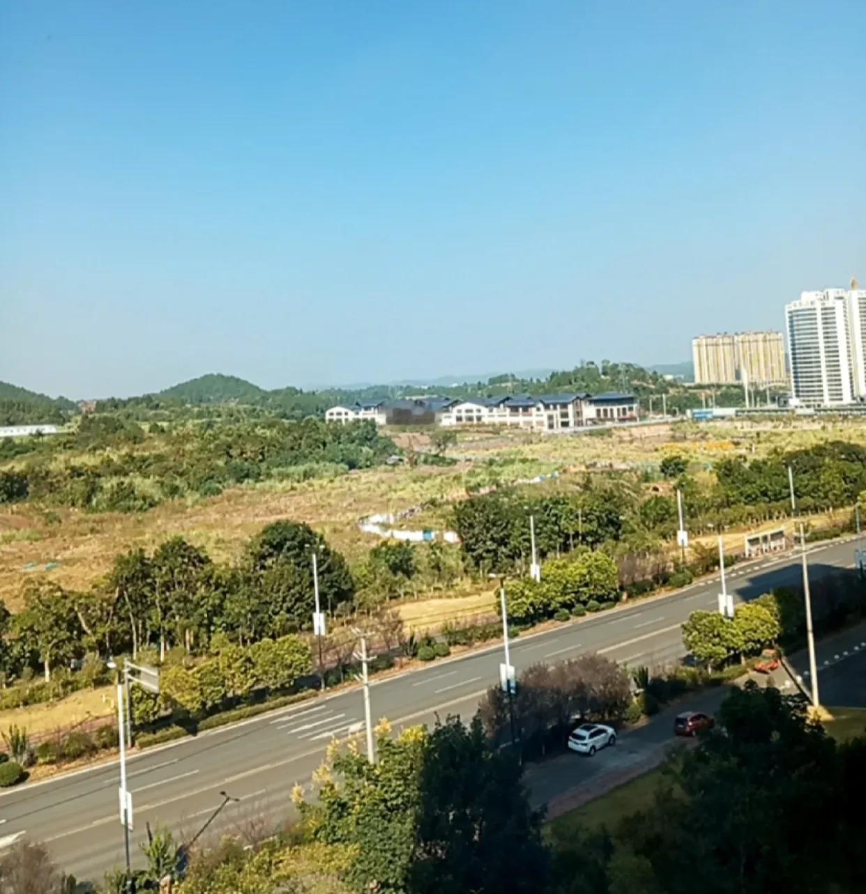 买房子背房贷我不能理解！！！！！
若我手握数十万，我倾向于将其存入余额宝等稳健渠
